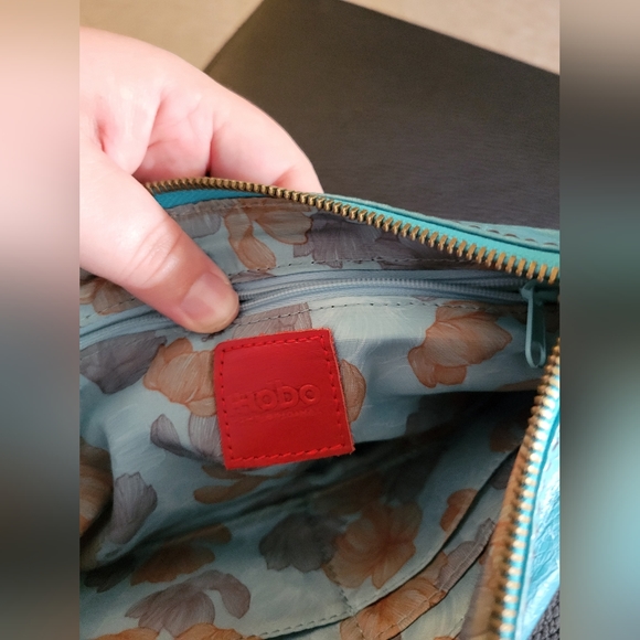 Hobo Sable Wristlet - Picture 4 of 5